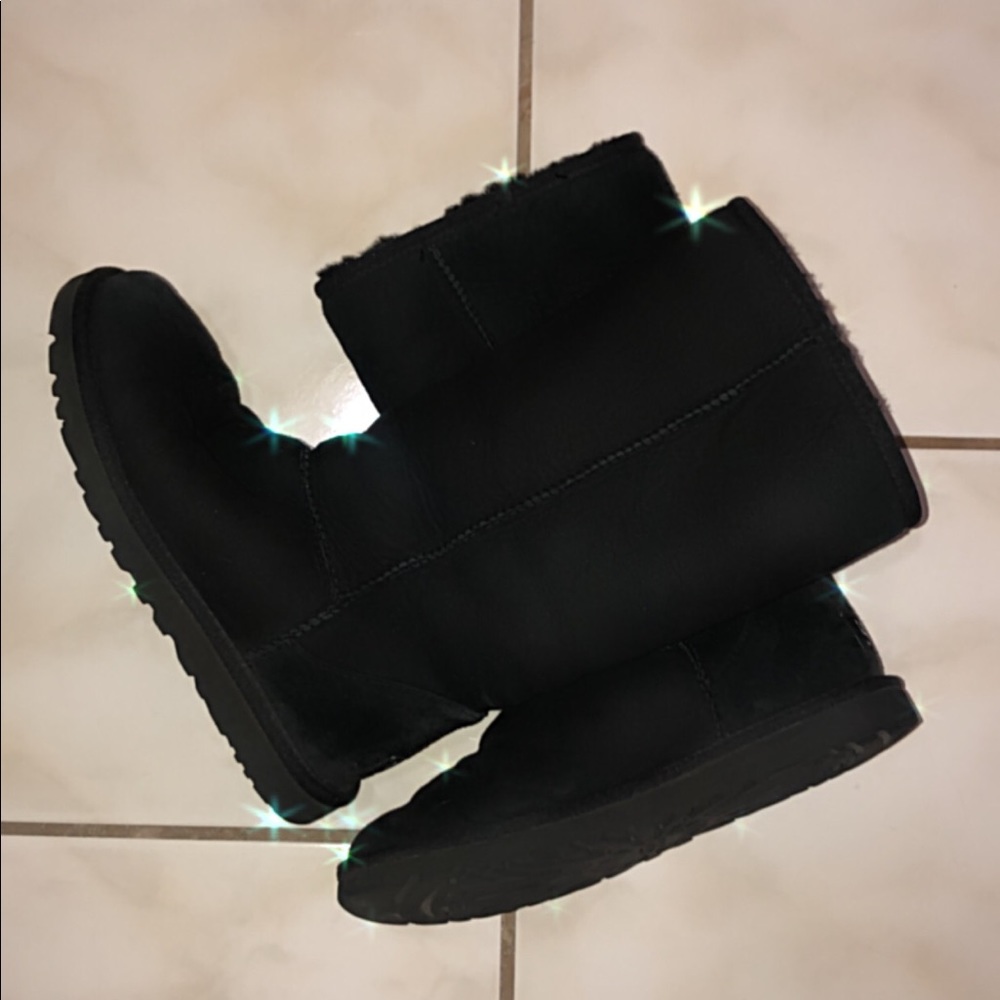 BLACK UGGS